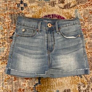 Denizen from Levi’s High-Rise Shortie faded denim shorts, size 25